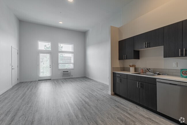 2BR, 2BA- 969SF - Kitchen