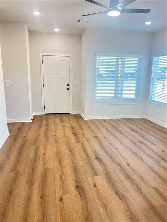 Photo - 550 Cosmos St