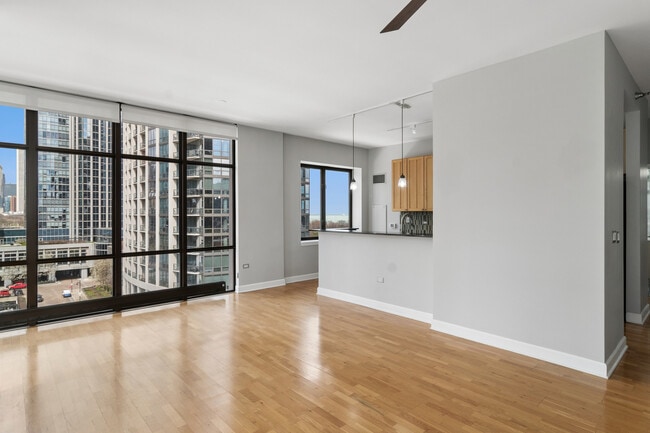 Photo - 1322 S Prairie Ave Unit 913