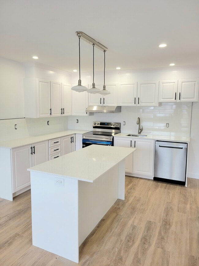 Building Photo - 214 Manchester Av Unit 1