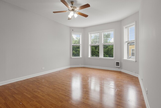 Photo - 3641 W Dickens Ave Unidad 2B