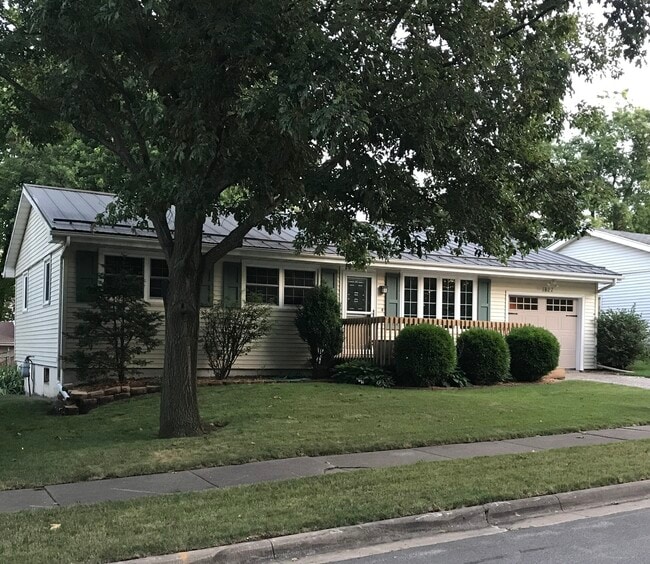 Building Photo - 1827 Truman Dr Rental