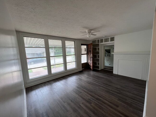 115 E Cottage Grove Ave