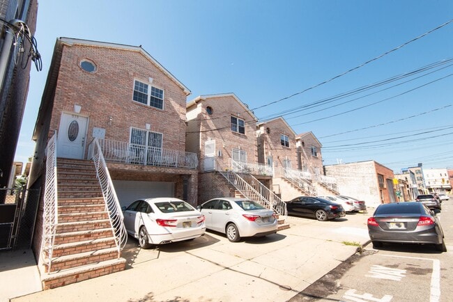 Building Photo - 519 3rd St Unit 3 Rental