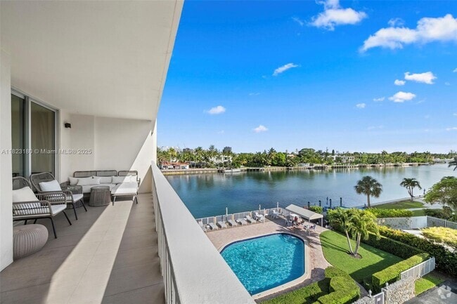 Building Photo - 9111 E Bay Harbor Dr Unit 4D Rental
