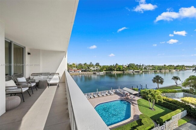 Photo - 9111 E Bay Harbor Dr Unidad 4D Rental