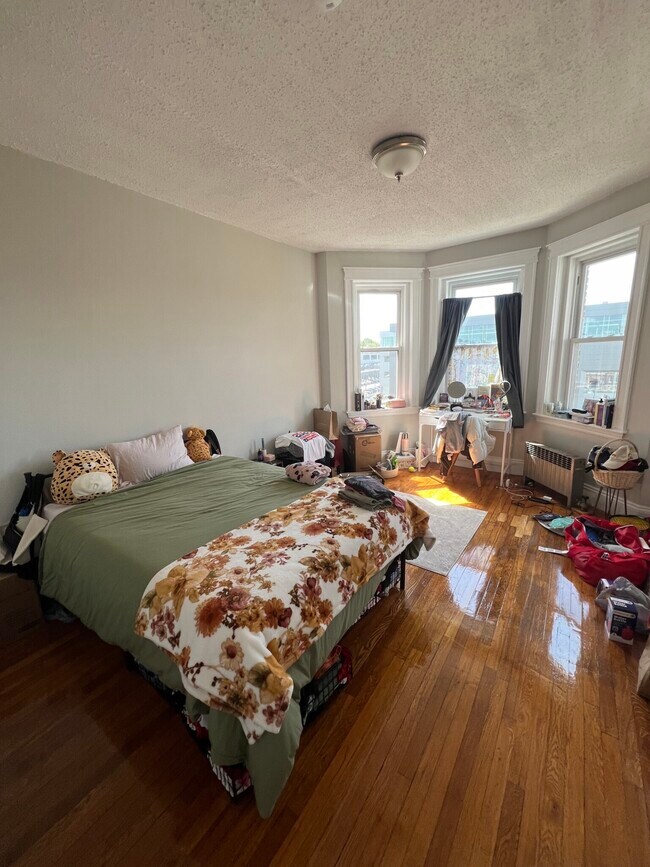 Photo - 1186 Commonwealth Ave