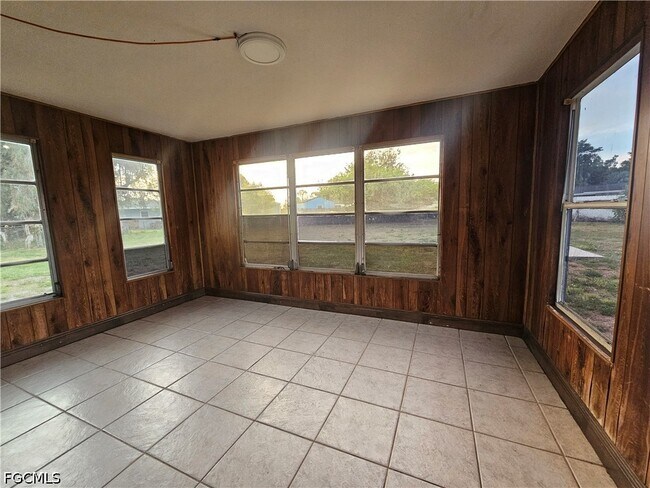 Photo - 423 Morgan Cir S