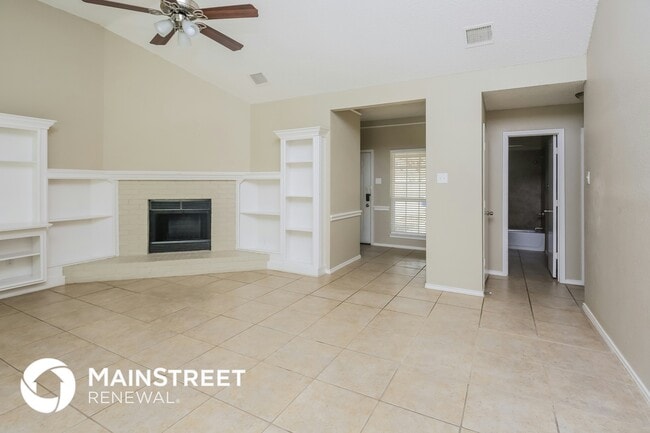 Photo - 835 Collins Blvd