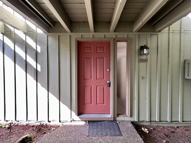 Photo - 2 Bed 1 Bath Apartment in Lake Oswego! Unit 6955