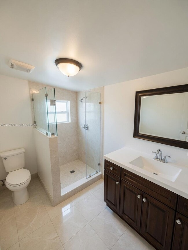 Photo - 261 NE 40th St