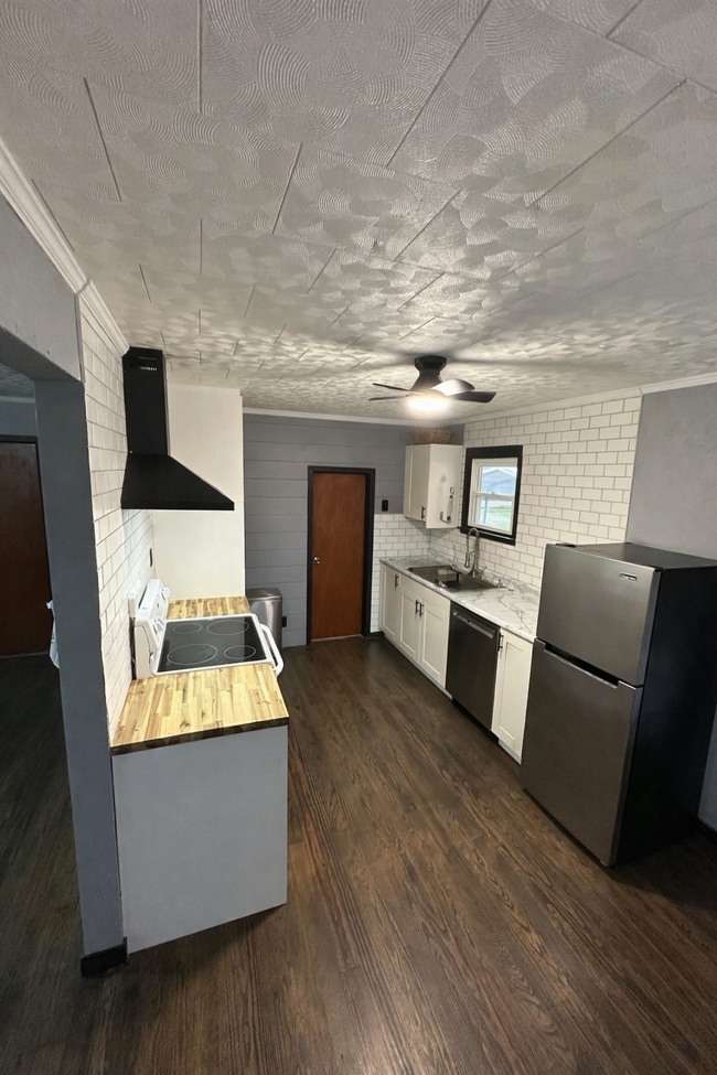 Photo - 605 Ridge St