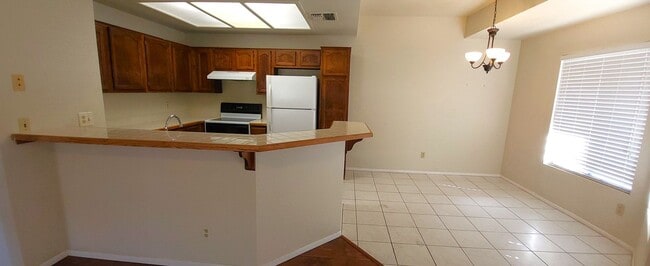 Photo - 1/2 OFF 1ST MONTHS RENT!!! AFFORDABLE UNIT IN NORTH PHOENIX!!!