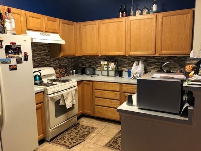 Photo - 3-bed 2.5-bath End-Unit Townhouse in desirable Piney Orchard Community