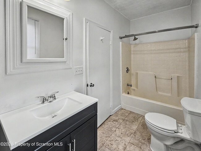 Photo - 814 Price St