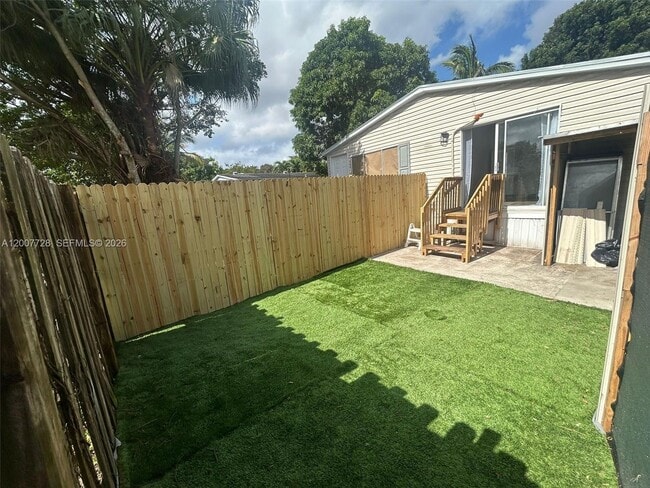 Building Photo - 10467 S 228th Ln Unit B