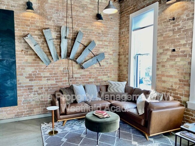 Photo - 20 Freedom Blvd W