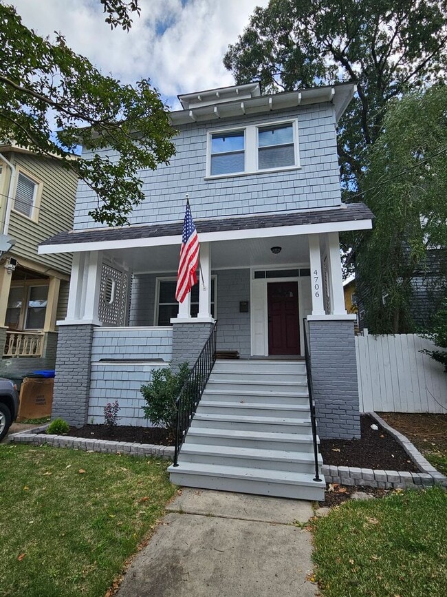 Building Photo - COLONIAL PLACE