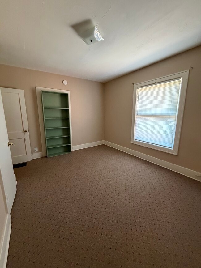One room on second floor - 912 Cherokee Rd Unit 912 Cherokee Road #4