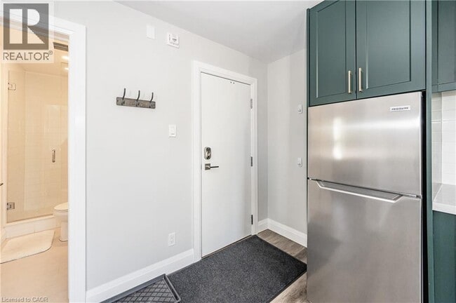 Photo - 132 Ahrens St W Unité 3