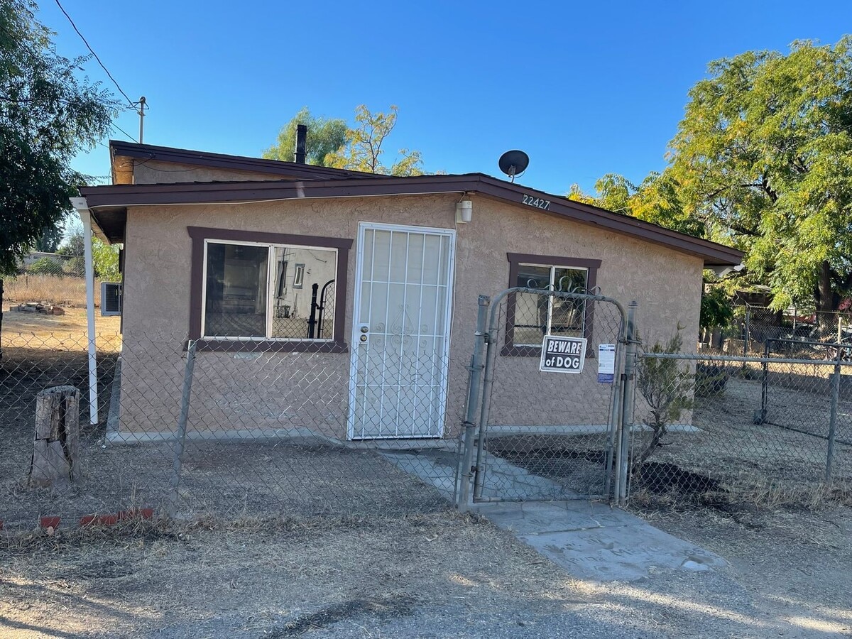 Photo - 22427 Cottonwood Ave