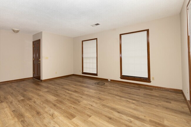Photo - 769 Wilson Cir SW