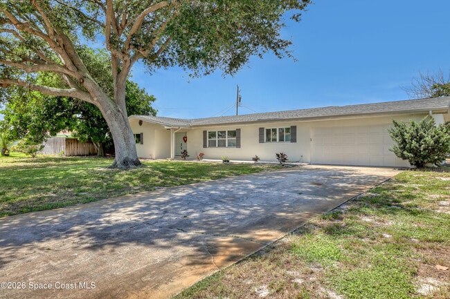 Building Photo - 580 Pine Tree Dr