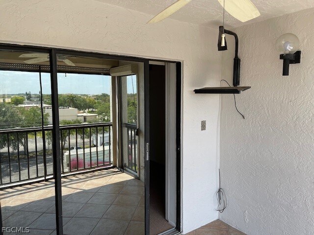 Building Photo - 2121 Collier Ave Unit 513