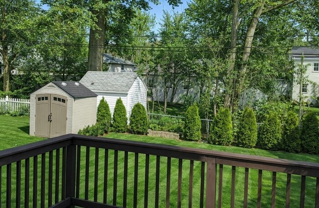 Photo - 6645 Queens Park Ave