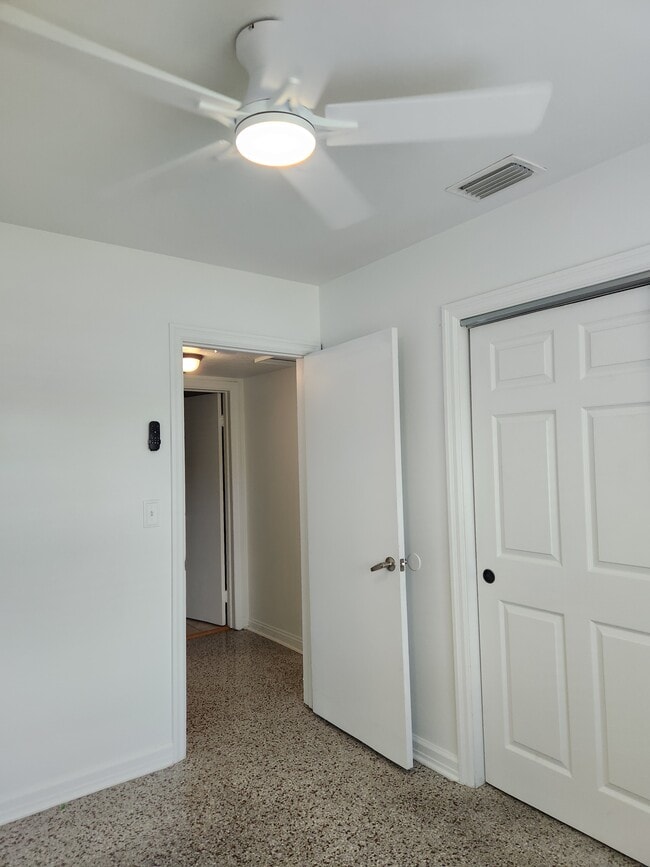 Building Photo - 1005 N Bracewell Dr Rental