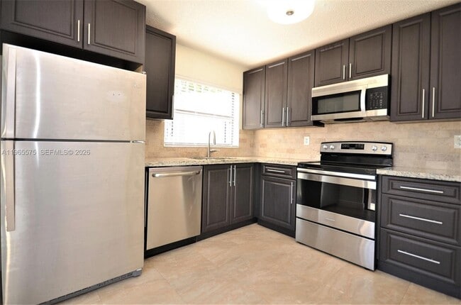 Photo - 10400 SW 67th St