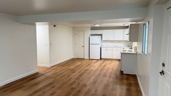 4692 York St Unit B