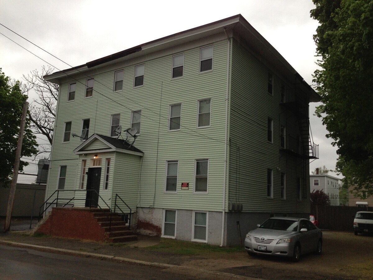 55 Carver St Apartments Unit 4 Pawtucket, RI