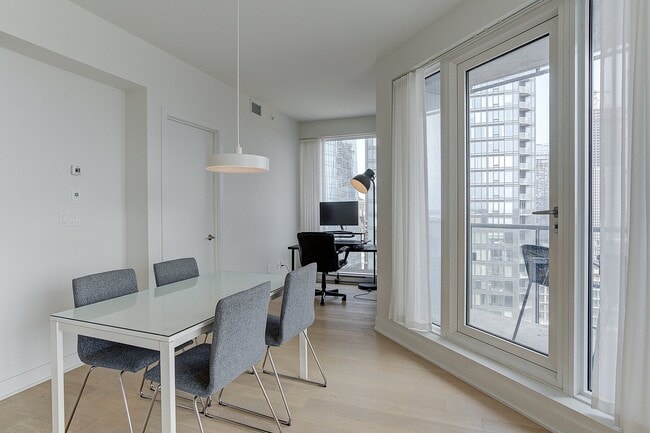 Photo - 1288 Rue Saint-Antoine O Unit 2804