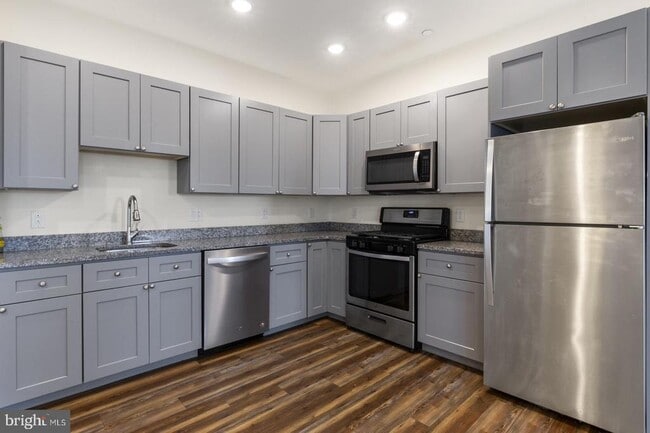 Photo - 2411 Kensington Ave Unit 309