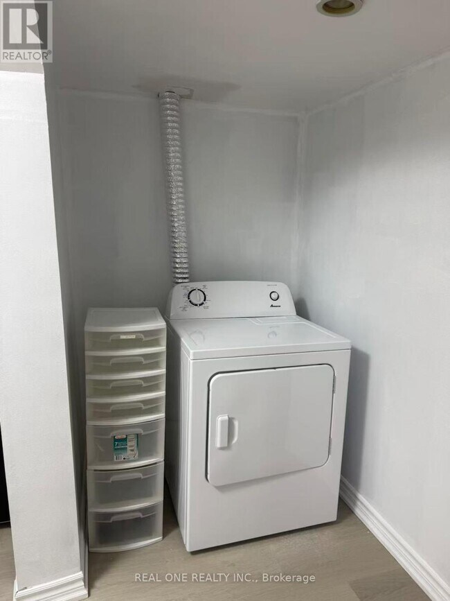 Photo - 826 Winterton Way