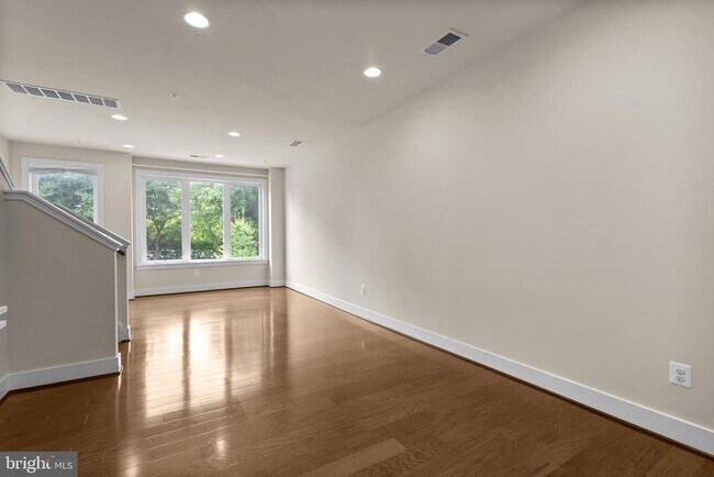Photo - 10413 Fernwood Rd