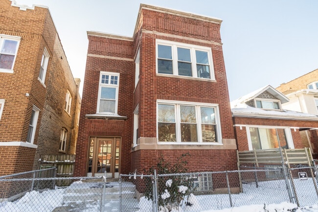 Building Photo - 3033 W Gunnison St Unit 1