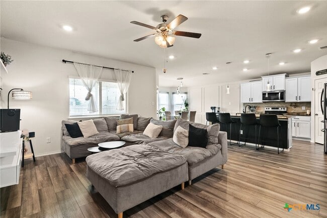 Photo - 310 Saddleback Trl
