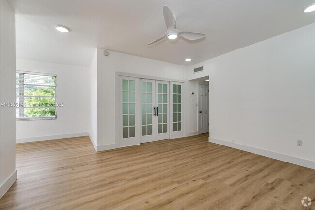 Building Photo - 1751 Washington Ave Unit 3G Rental