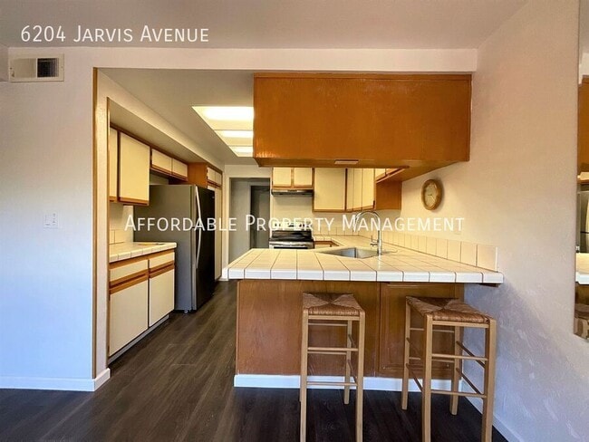 Photo - 6204 Jarvis Ave