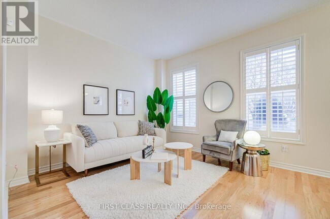 Photo - 10501 Woodbine Ave