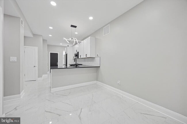 Building Photo - 5239 Arch St Rental