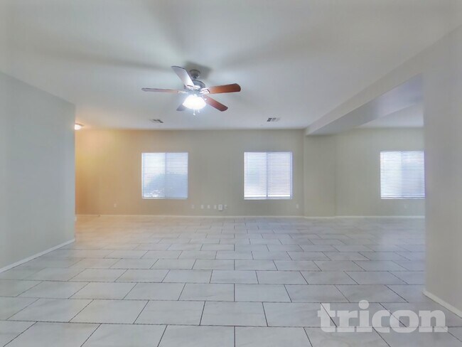 Photo - 442 E Cheyenne Rd