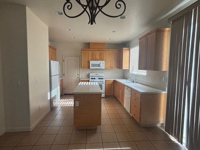 3665 Del Mar Ave