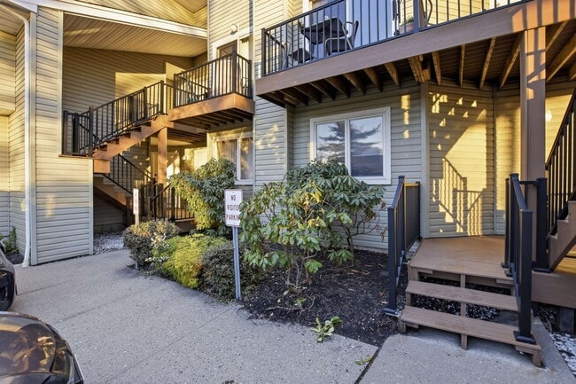 Building Photo - 700 10th St Unit 1