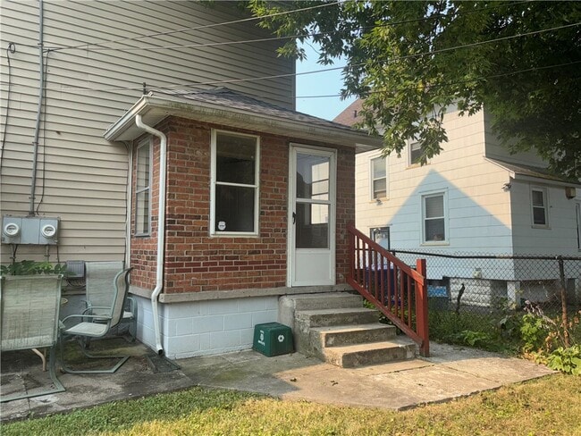 98 Fairbanks St