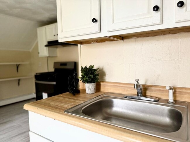 Photo - 37 Hotchkiss St Unit 3rd Floor