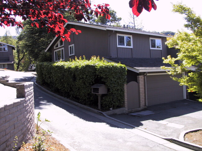 3 bedroom townhome with Los Gatos Schools. - 3 bedroom townhome with Los Gatos Schools.