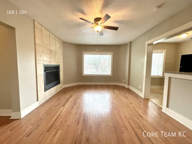 Photo - 4328 Roanoke Pkwy Apartment Unit 202